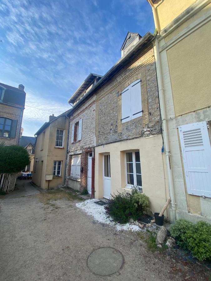 Charmante Maison Au Coeur De Villerville Dış mekan fotoğraf